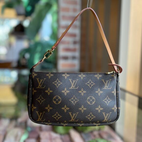 Louis Vuitton Handbags - LOUIS VUITTON Pochette Accessories Vintage Monogram Canvas Shoulder Bag